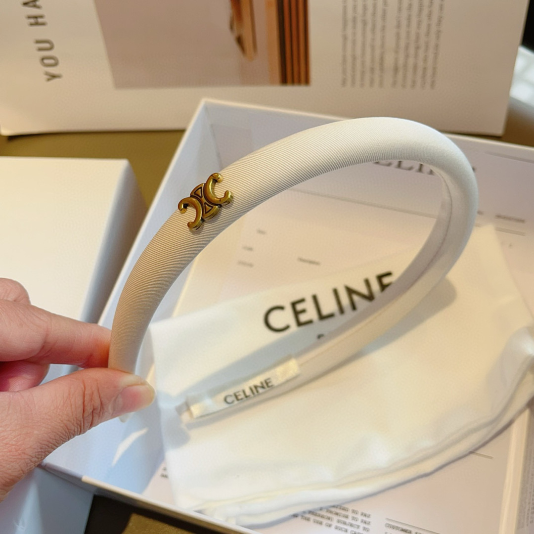 配包装
CELINE（赛琳）网红爆款，佩戴舒适无压力，造型搭配必备！非常时尚百搭！女神必备！名媛范儿。