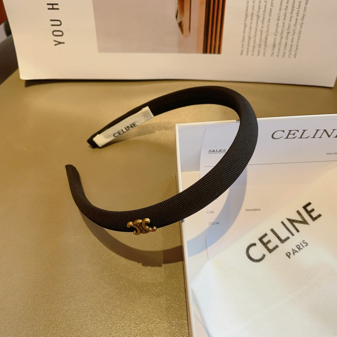 配包装
CELINE（赛琳）网红爆款，佩戴舒适无压力，造型搭配必备！非常时尚百搭！女神必备！名媛范儿。