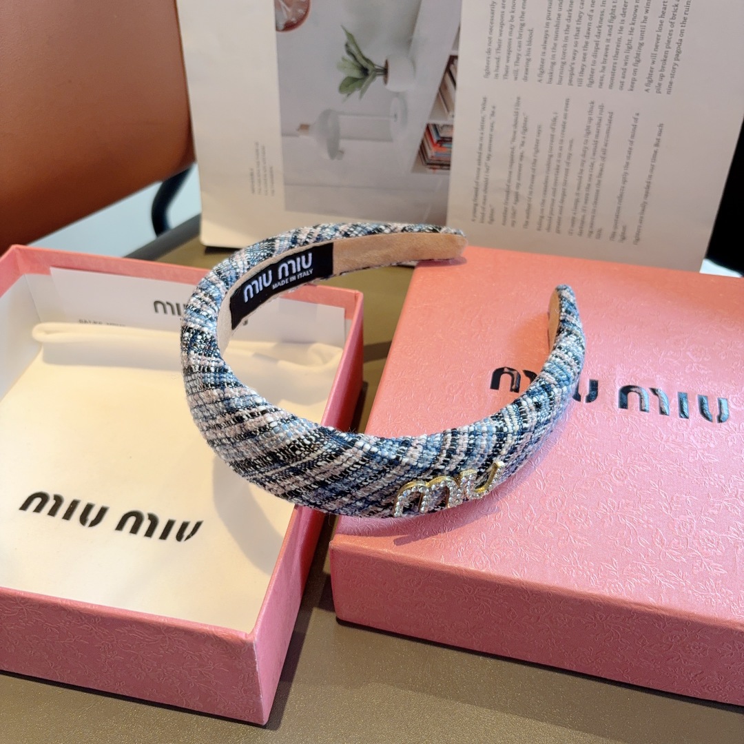 配包装
MIUMIU（缪缪）新款甜美字母手工制作发箍，少女感简约百搭头箍、潮女必备品，超级的高大上！