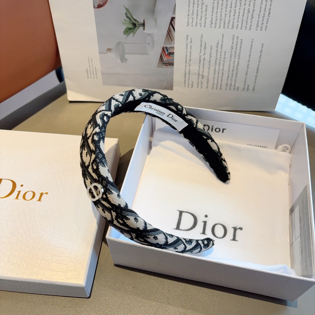 配包装
Dior（迪奥） 经典新款高版本大牌发箍, 网红爆款D字母防滑头箍、让你的魅力绽放 清新淑女范让