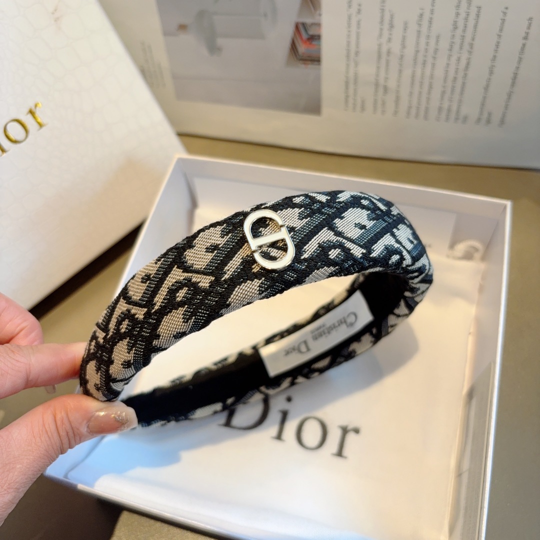 配包装
Dior（迪奥） 经典新款高版本大牌发箍, 网红爆款D字母防滑头箍、让你的魅力绽放 清新淑女范让