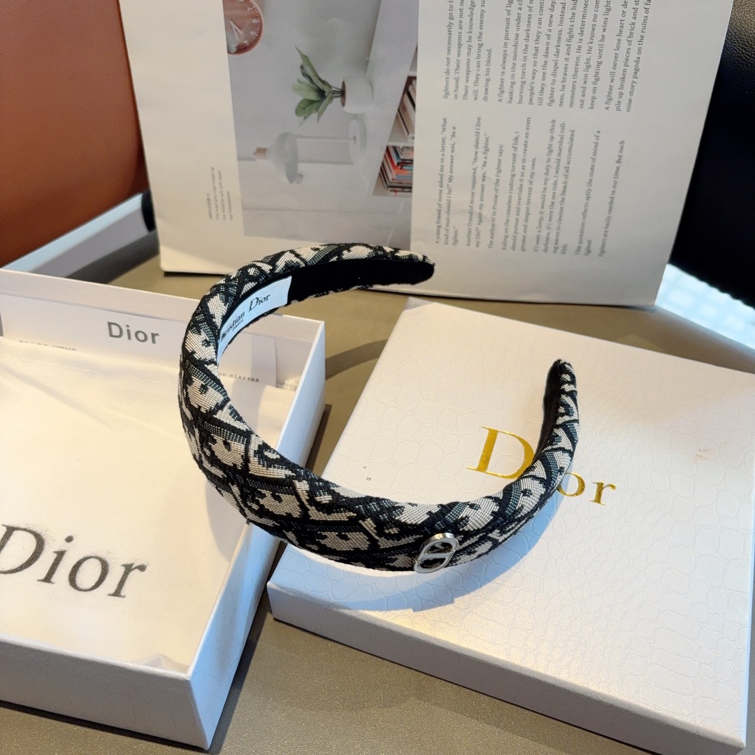 配包装
Dior（迪奥） 经典新款高版本大牌发箍, 网红爆款D字母防滑头箍、让你的魅力绽放 清新淑女范让