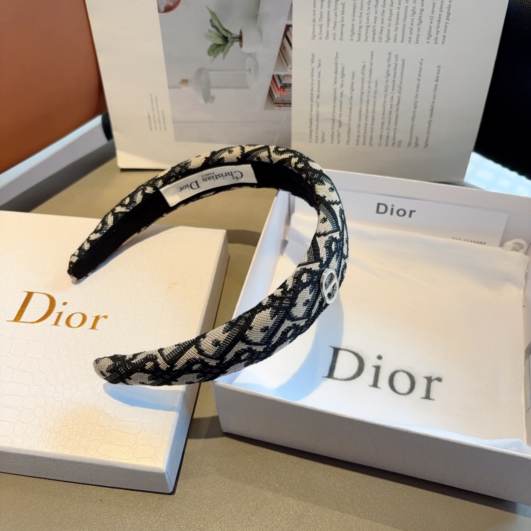 配包装
Dior（迪奥） 经典新款高版本大牌发箍, 网红爆款D字母防滑头箍、让你的魅力绽放 清新淑女范让