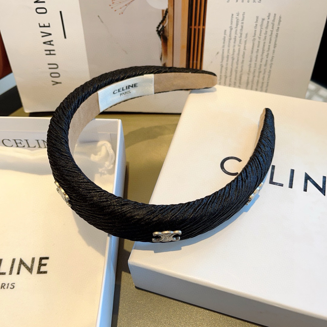 配包装
CELINE（赛琳）官方经典新款螺纹褶皱发箍，女神必备头箍，非常舒时尚百搭，舒适潮流款！