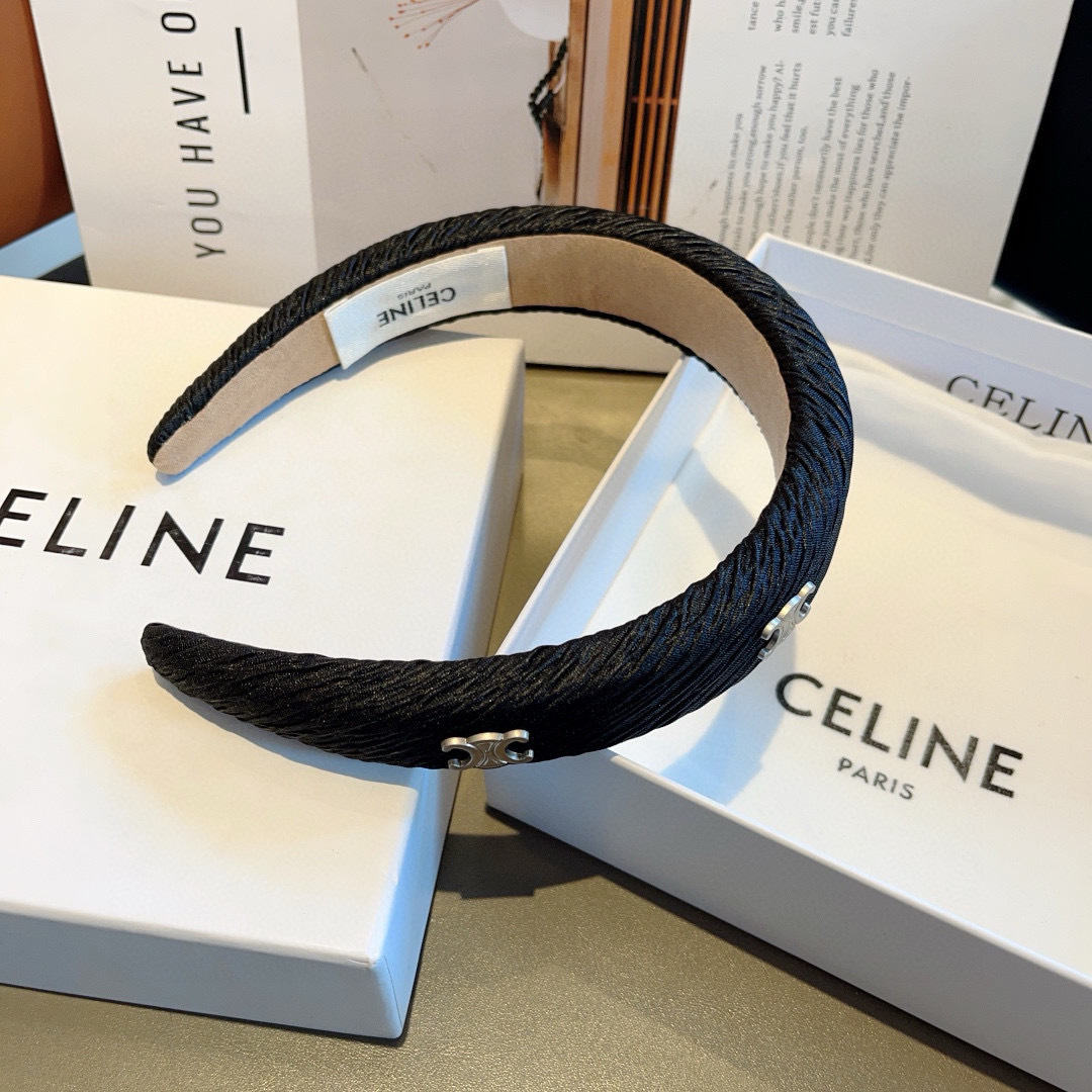 配包装
CELINE（赛琳）官方经典新款螺纹褶皱发箍，女神必备头箍，非常舒时尚百搭，舒适潮流款！