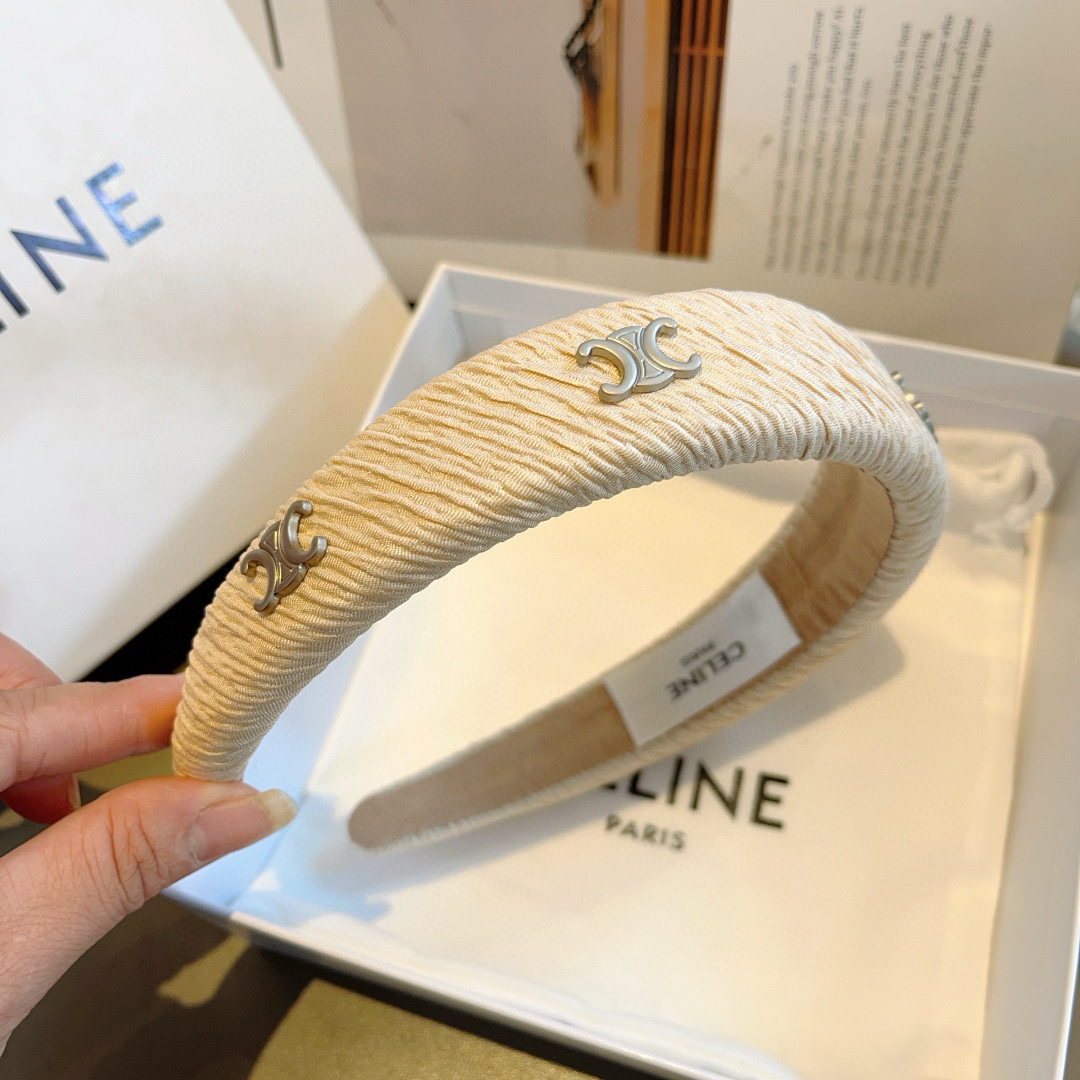 配包装
CELINE（赛琳）官方经典新款螺纹褶皱发箍，女神必备头箍，非常舒时尚百搭，舒适潮流款！