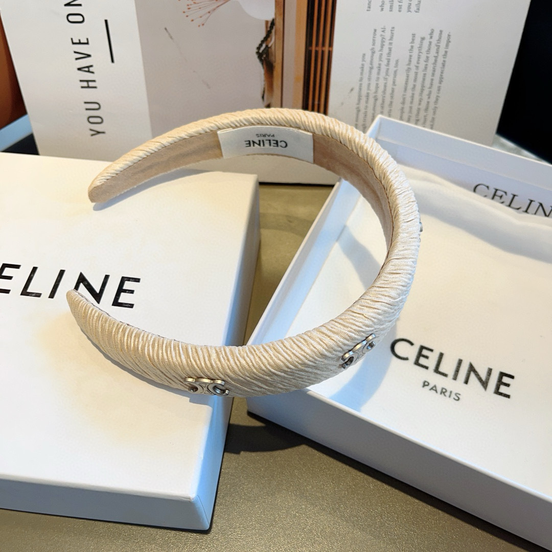 配包装
CELINE（赛琳）官方经典新款螺纹褶皱发箍，女神必备头箍，非常舒时尚百搭，舒适潮流款！