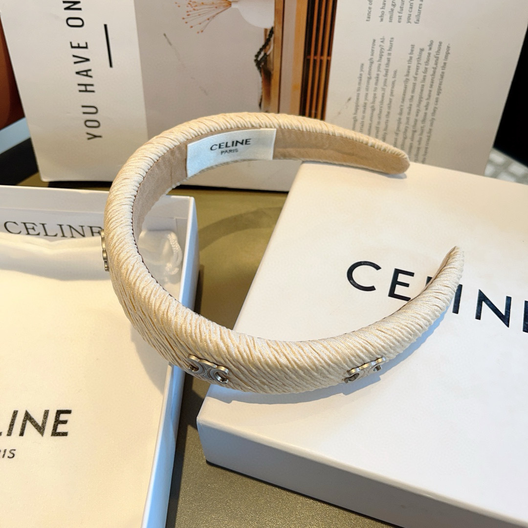 配包装
CELINE（赛琳）官方经典新款螺纹褶皱发箍，女神必备头箍，非常舒时尚百搭，舒适潮流款！
