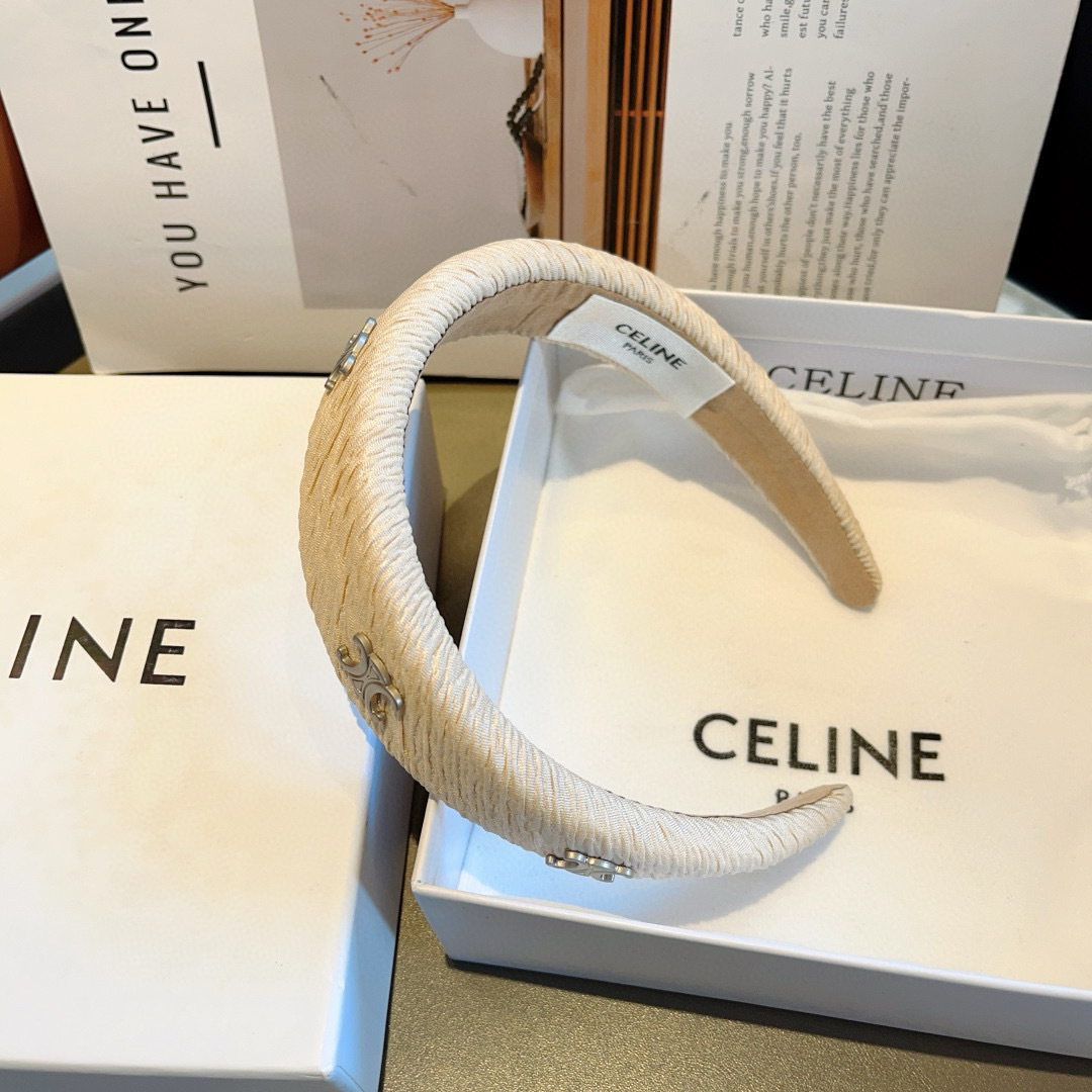 配包装
CELINE（赛琳）官方经典新款螺纹褶皱发箍，女神必备头箍，非常舒时尚百搭，舒适潮流款！