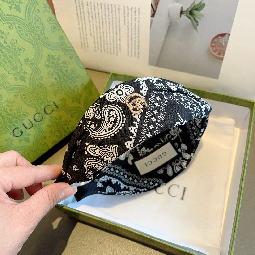 配包装
Gucci古奇 网红经典新款发箍，女神必备单品头箍，非常百搭，时尚潮流！