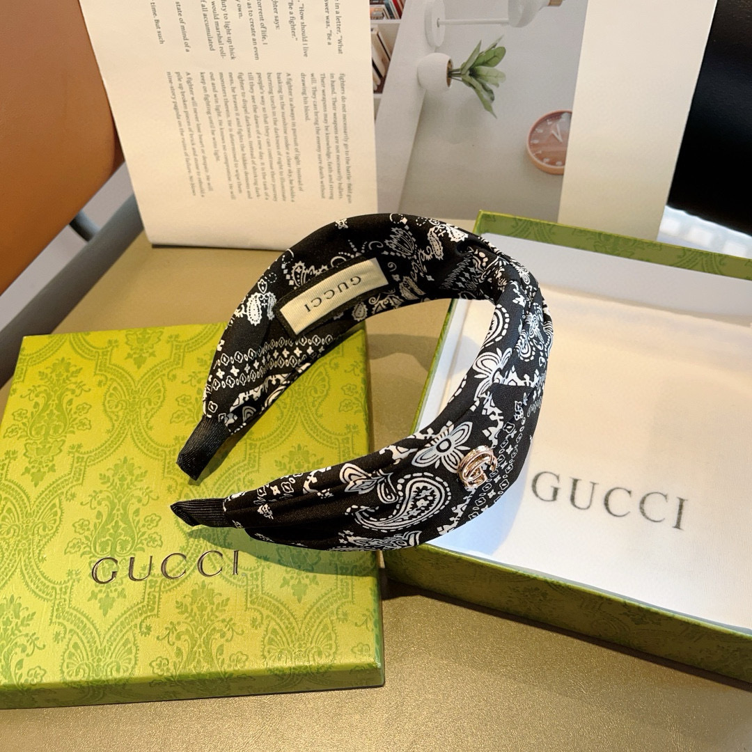 配包装
Gucci古奇 网红经典新款发箍，女神必备单品头箍，非常百搭，时尚潮流！