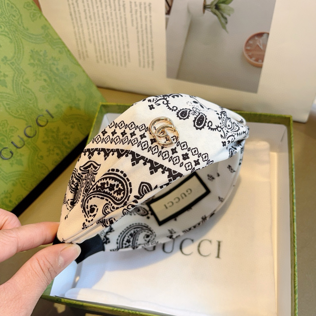配包装
Gucci古奇 网红经典新款发箍，女神必备单品头箍，非常百搭，时尚潮流！