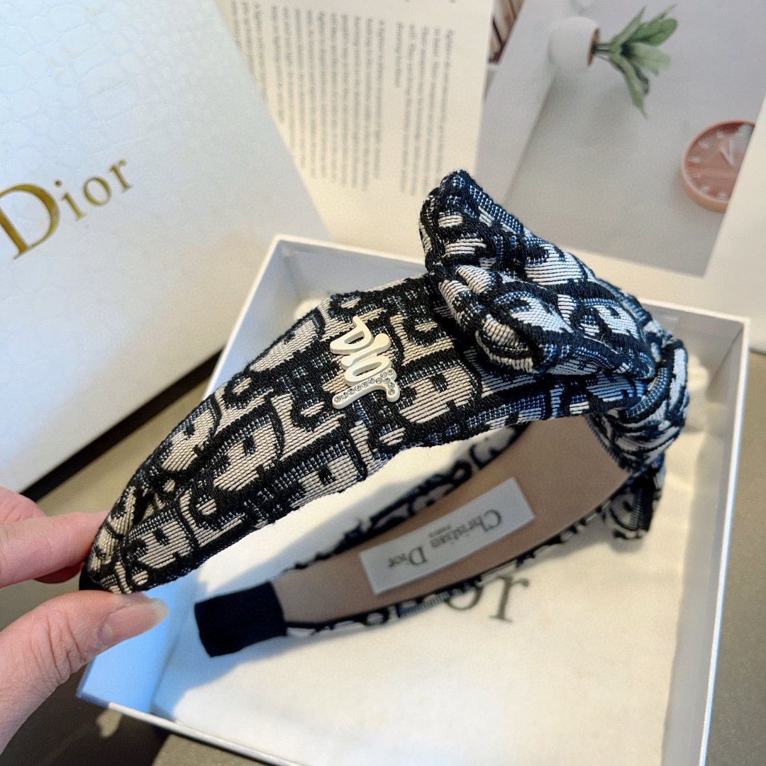 配包装
Dior（迪奥） 经典新款高版本大牌发箍, 网红爆款D字母防滑头箍、让你的魅力绽放 清新淑女范让