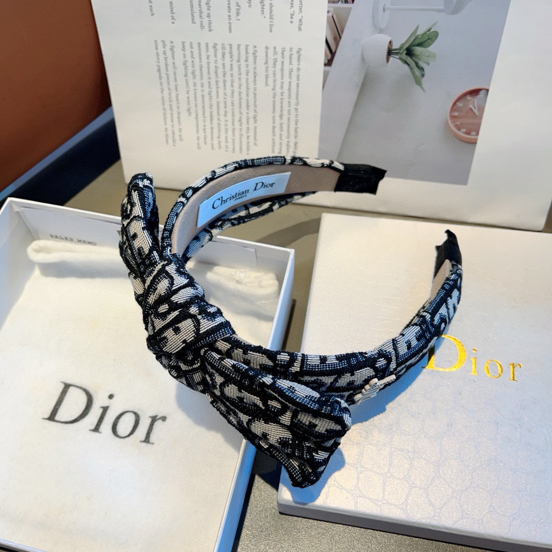 配包装
Dior（迪奥） 经典新款高版本大牌发箍, 网红爆款D字母防滑头箍、让你的魅力绽放 清新淑女范让