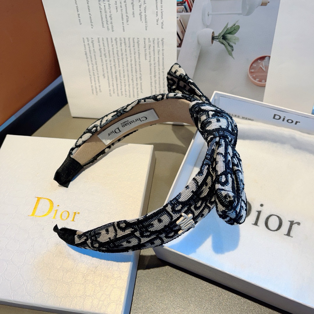 配包装
Dior（迪奥） 经典新款高版本大牌发箍, 网红爆款D字母防滑头箍、让你的魅力绽放 清新淑女范让