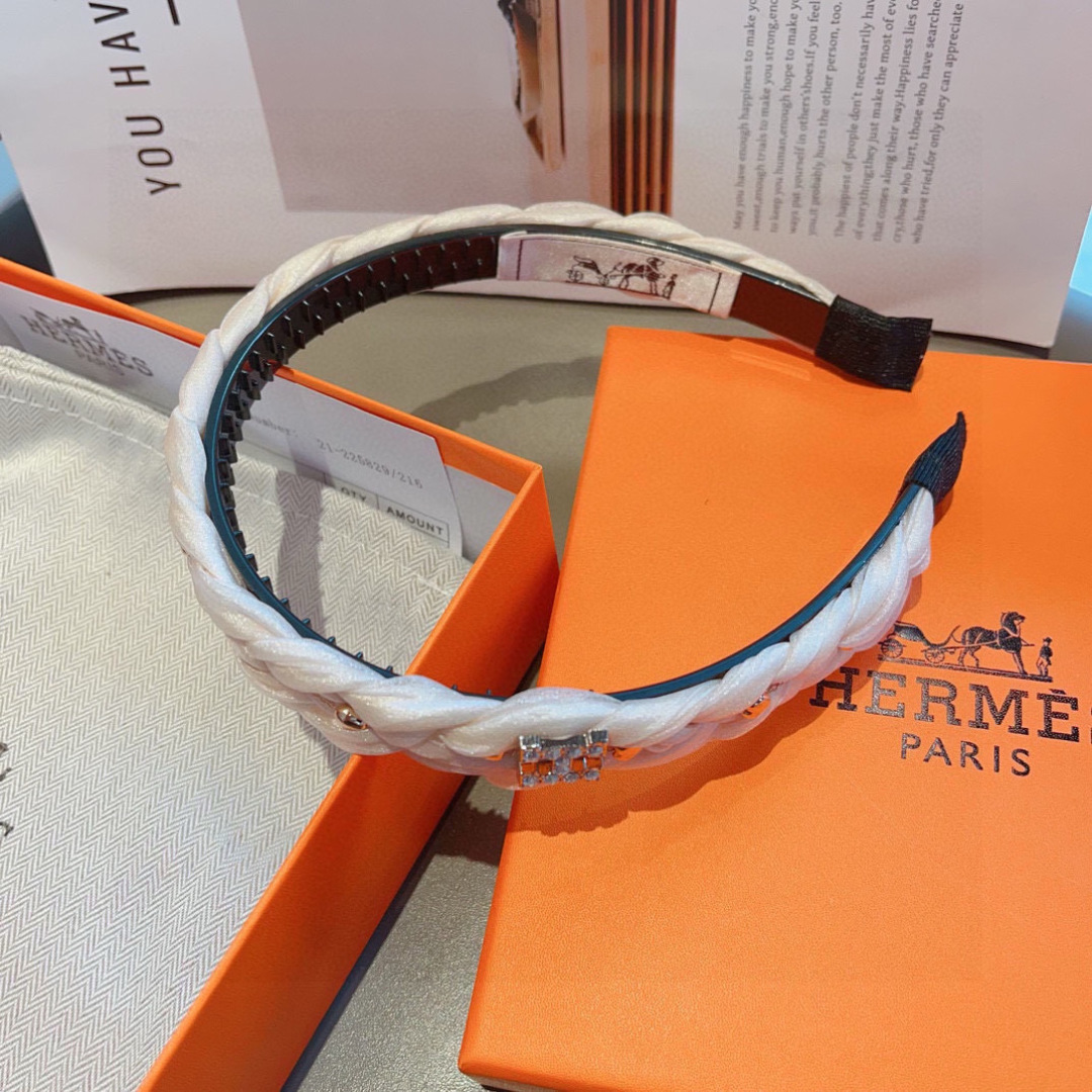 配包装
Hermes（爱马仕）  火爆定制款发箍，网红同款  进口面料， 出口订单、细节全部实拍！特制面