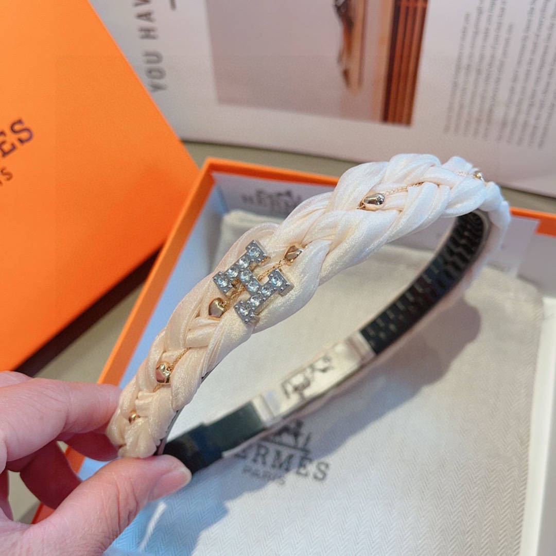 配包装
Hermes（爱马仕）  火爆定制款发箍，网红同款  进口面料， 出口订单、细节全部实拍！特制面