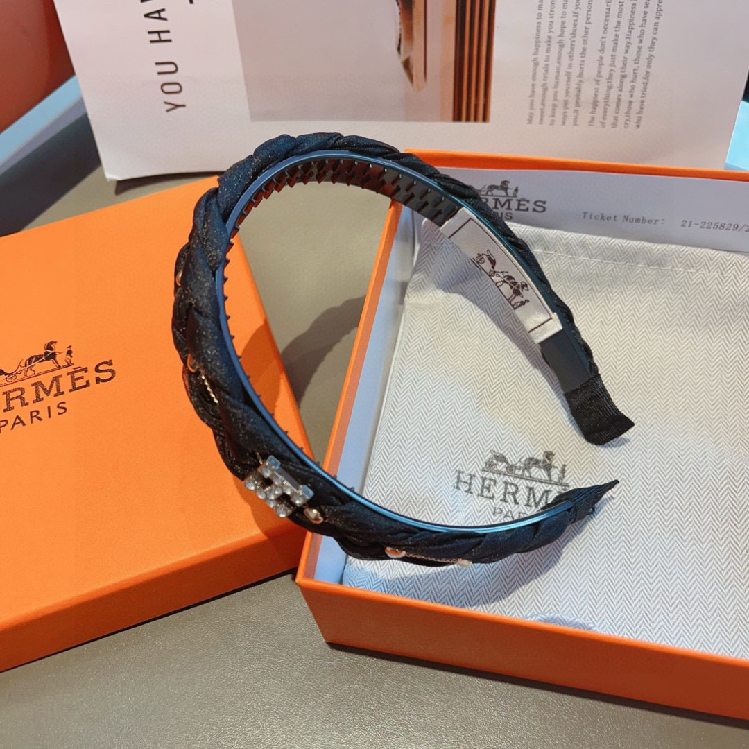 配包装
Hermes（爱马仕）  火爆定制款发箍，网红同款  进口面料， 出口订单、细节全部实拍！特制面