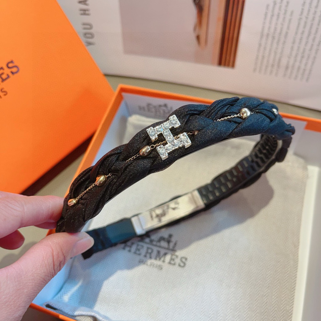 配包装
Hermes（爱马仕）  火爆定制款发箍，网红同款  进口面料， 出口订单、细节全部实拍！特制面