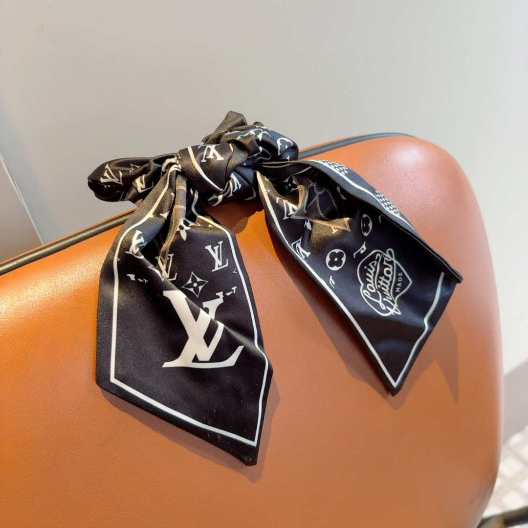配包装
LV （路易威登）字母飘带马尾发圈 蝴蝶结肠圈，高档韩版皮筋，经典花型设计， 高端大气，名媛范儿