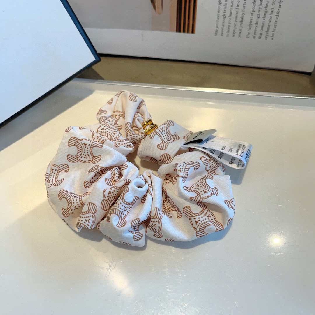配包装
CELINE（赛琳）凯旋门网红爆款发圈，精致肠圈皮筋，佩戴舒适无压力，造型搭配必备！非常时尚百搭