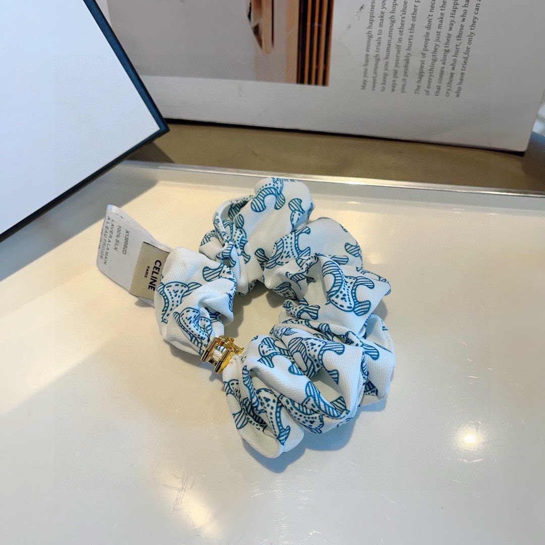 配包装
CELINE（赛琳）凯旋门网红爆款发圈，精致肠圈皮筋，佩戴舒适无压力，造型搭配必备！非常时尚百搭
