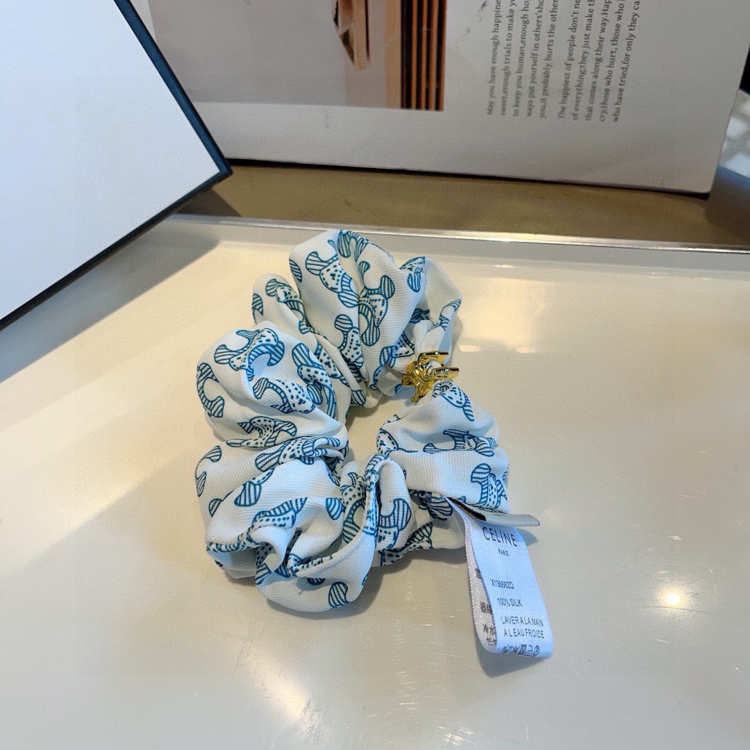配包装
CELINE（赛琳）凯旋门网红爆款发圈，精致肠圈皮筋，佩戴舒适无压力，造型搭配必备！非常时尚百搭