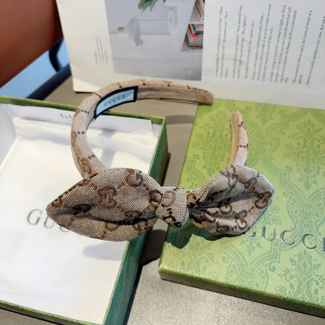 配包装
Gucci古奇 经典字母新款发箍，女神必备单品头箍，非常百搭，时尚潮流款！