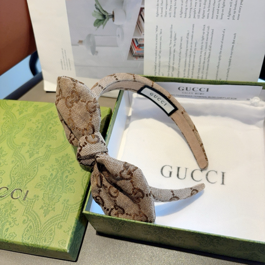 配包装
Gucci古奇 经典字母新款发箍，女神必备单品头箍，非常百搭，时尚潮流款！