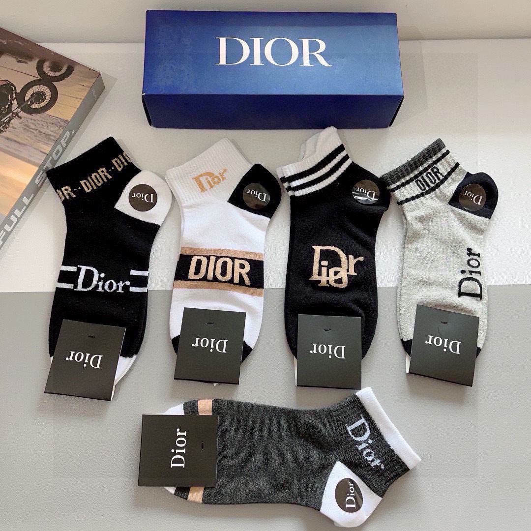 配包装（一盒5双）
Dior 迪奥 新款字母罗口短筒袜子！爆款字母专柜同步袜子，💛大牌出街，潮人必备。超