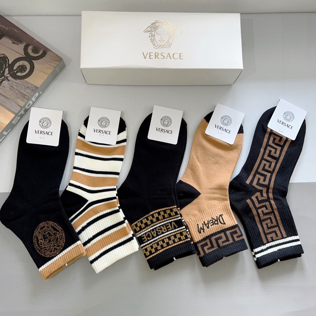 配包装【一盒五双】
VERSACE范思哲 欧美大牌中筒袜。🌟潮人必不能少的专柜代购品质纯棉袜子 ，超级百