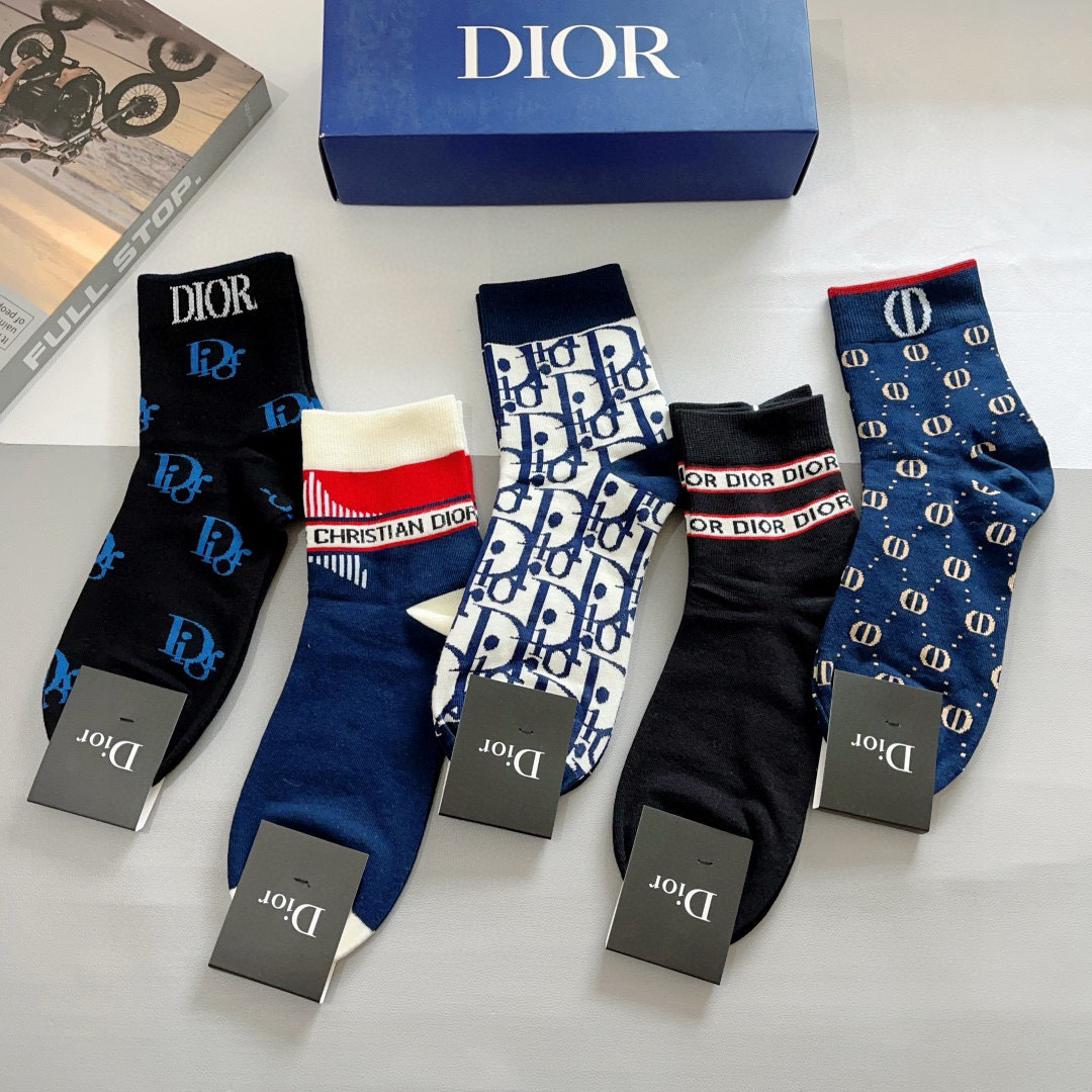 配包装（一盒5双）
Dior 迪奥 新款小腿袜子！纯棉面料，火爆Ｄ图案，专柜同步中筒袜子，💛大牌出街，潮