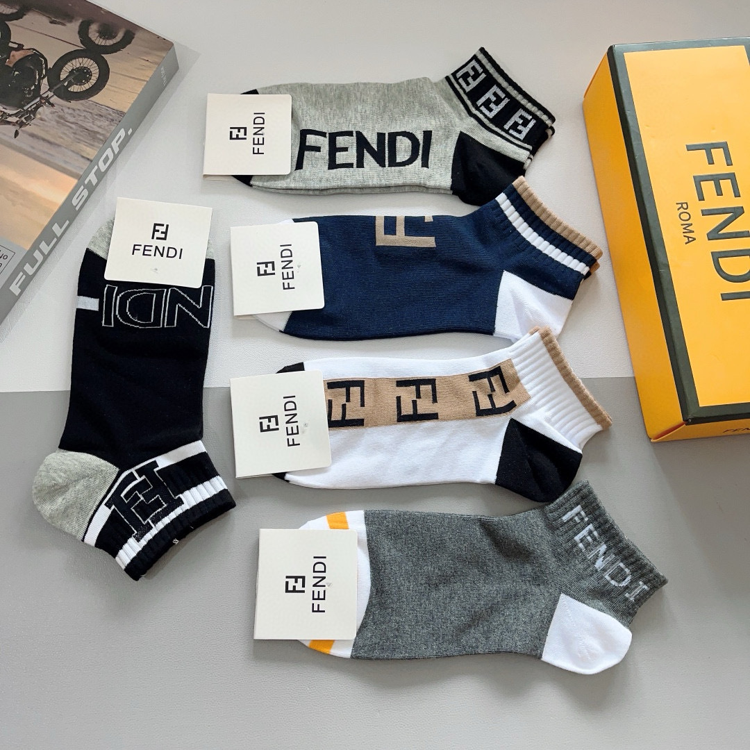 配包装（一盒5双）
FENDI  芬迪  字母双Ｆ爆款船袜 袜子，💓实用好穿 柔软透气，时尚百搭款，大牌