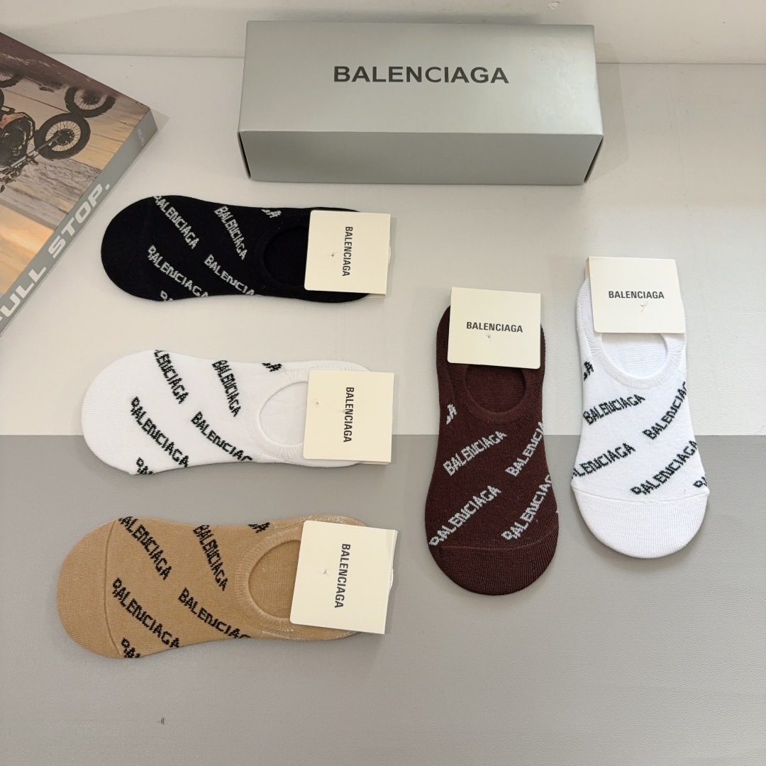 配包装【一盒5双】
BALENCIAGA 巴黎世家 新款短筒船袜。潮人必不可少的时尚专柜代购袜子 ，超级