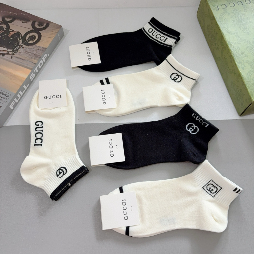 配包装（一盒5双）
GUCCI 古奇 2023新款短筒袜子！纯棉面料，火爆图案，专柜同步袜子，💛大牌出街