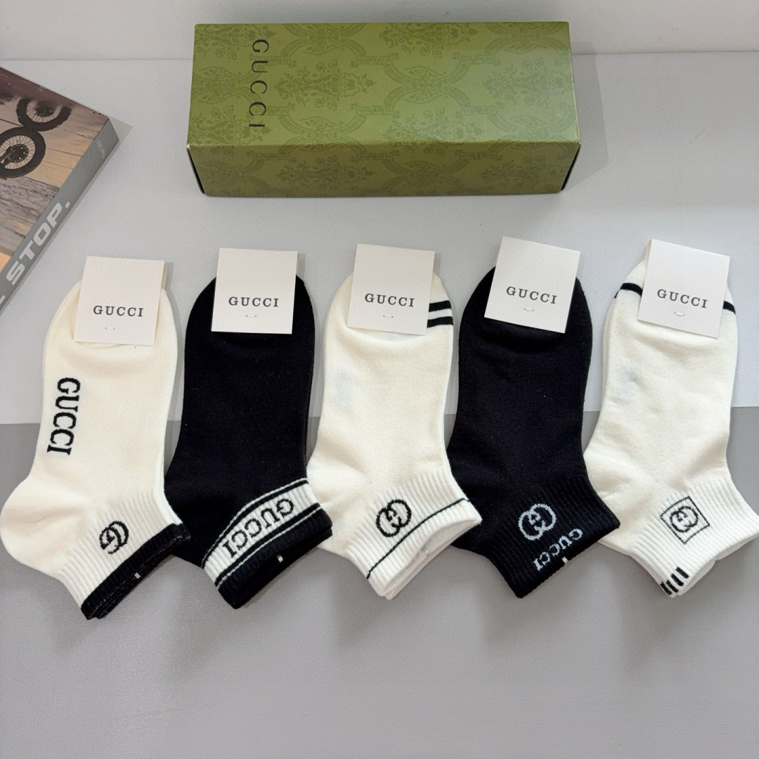 配包装（一盒5双）
GUCCI 古奇 2023新款短筒袜子！纯棉面料，火爆图案，专柜同步袜子，💛大牌出街