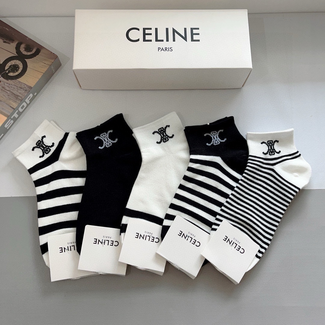 配包装（一盒5双）
CELINE  赛琳 新款船袜袜子！纯棉面料，专柜同 步中短筒袜子，💛大牌出街，潮人