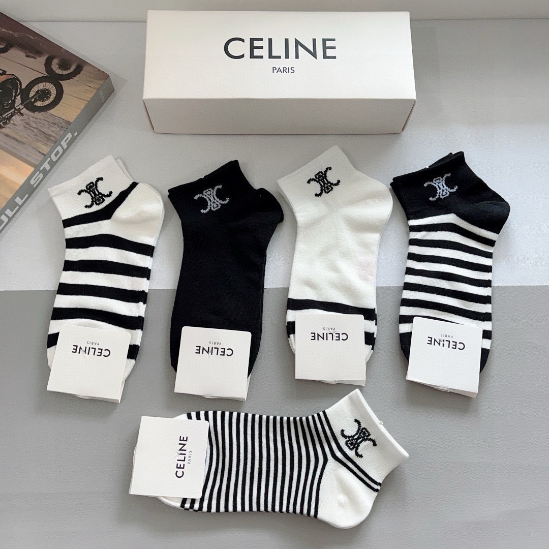 配包装（一盒5双）
CELINE  赛琳 新款船袜袜子！纯棉面料，专柜同 步中短筒袜子，💛大牌出街，潮人