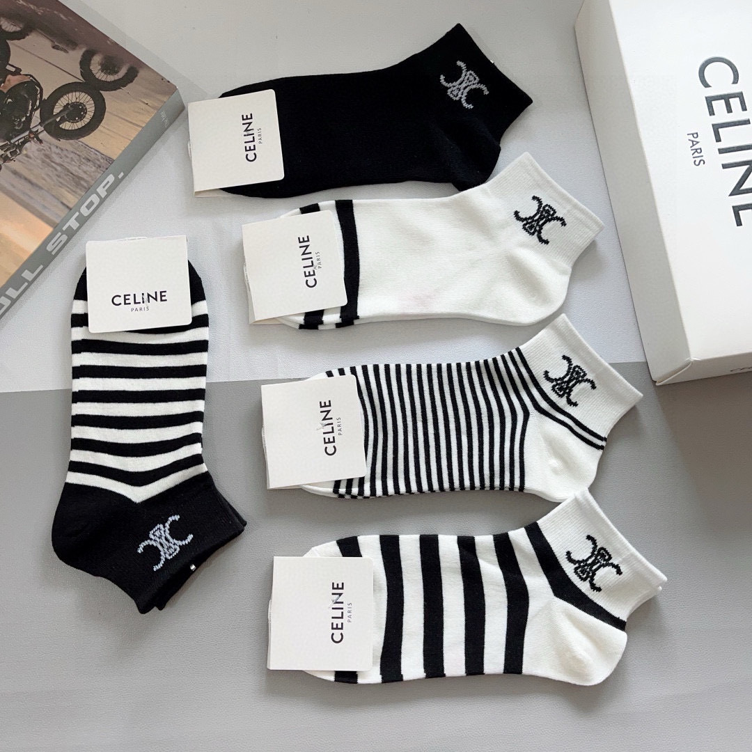 配包装（一盒5双）
CELINE  赛琳 新款船袜袜子！纯棉面料，专柜同 步中短筒袜子，💛大牌出街，潮人