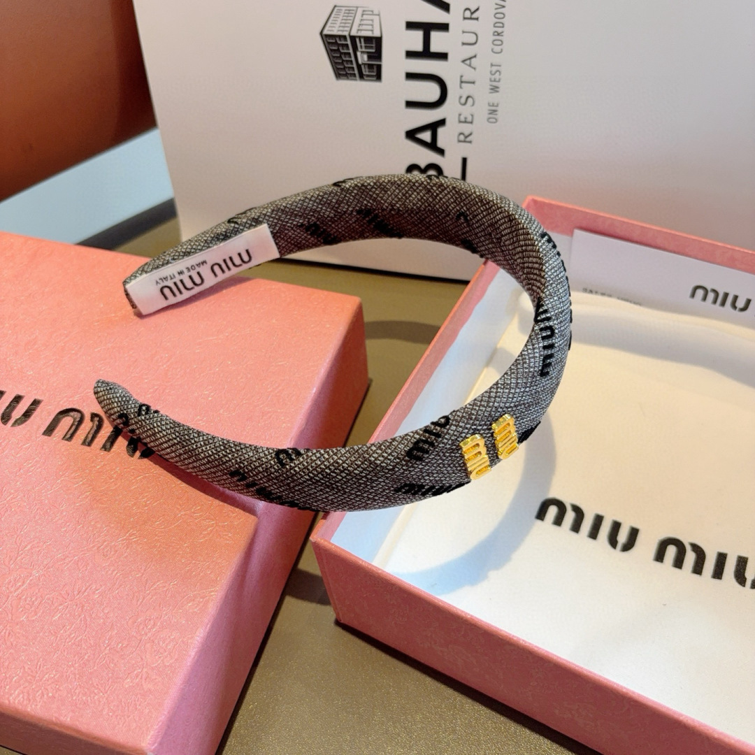 配包装
MIUMIU（缪缪）新款甜美字母手工制作发箍，少女感简约百搭头箍、潮女必备品，超级的高大上！