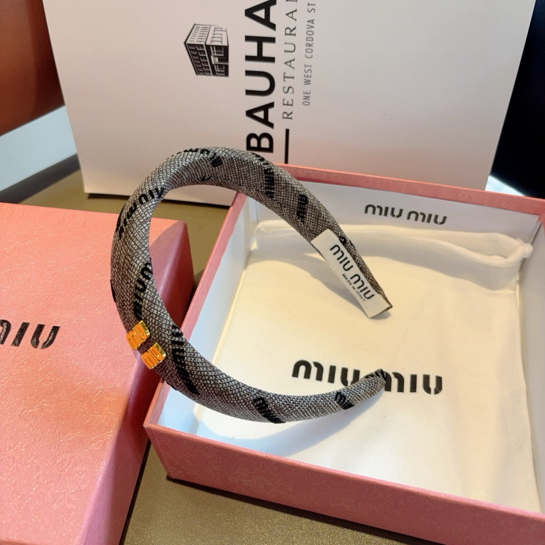 配包装
MIUMIU（缪缪）新款甜美字母手工制作发箍，少女感简约百搭头箍、潮女必备品，超级的高大上！