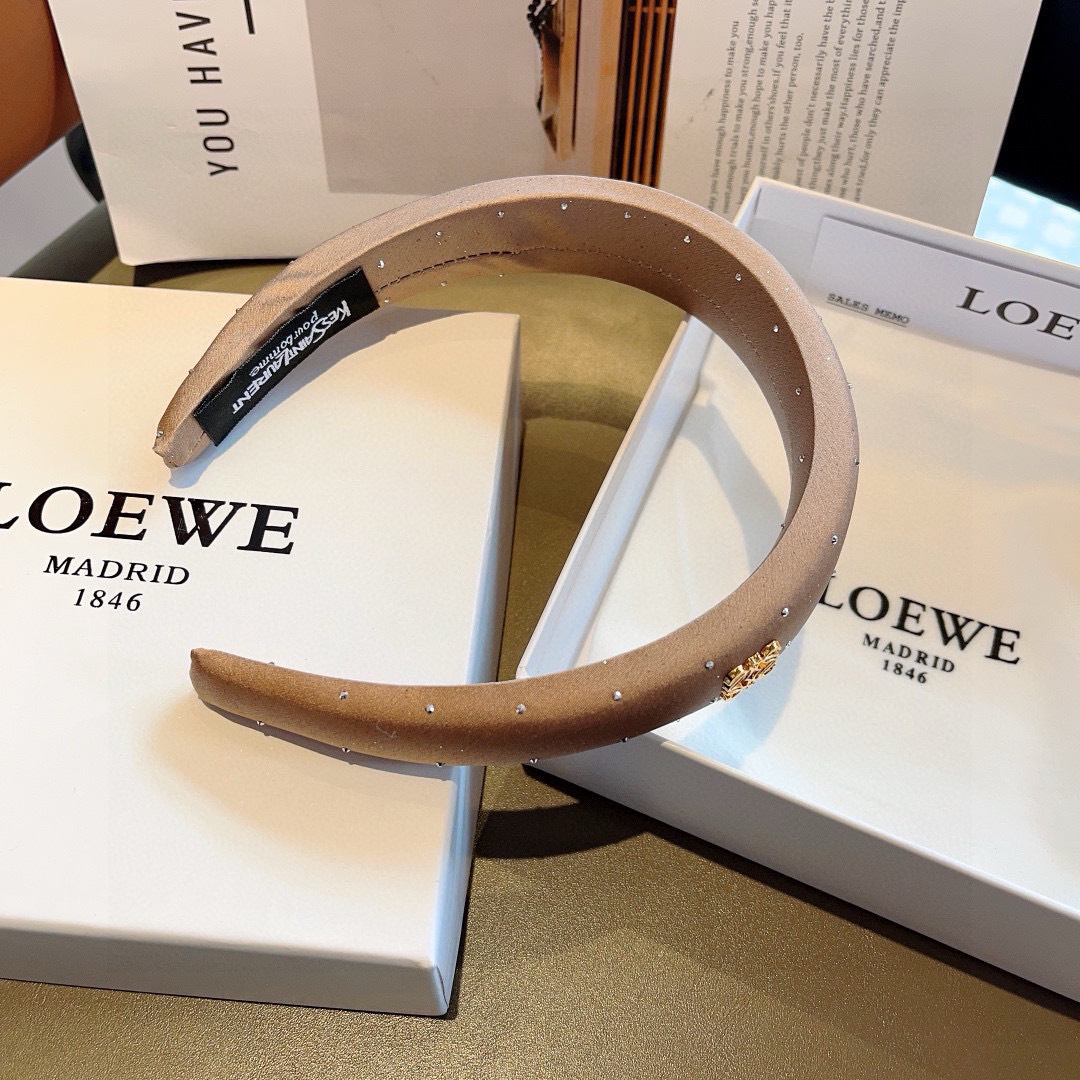 配包装
LOEWE（罗意威）火爆新款海绵发箍💕特供面料头箍、尖端网红最新款来袭 ！ 让你的魅力绽放 清新