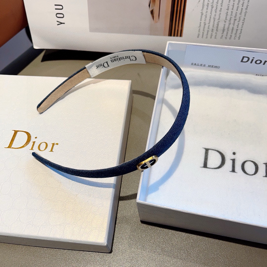 配包装
Dior（迪奥） 火爆新款窄版发箍,专柜品质 让你的魅力绽放 清新淑女范让时尚更简单。