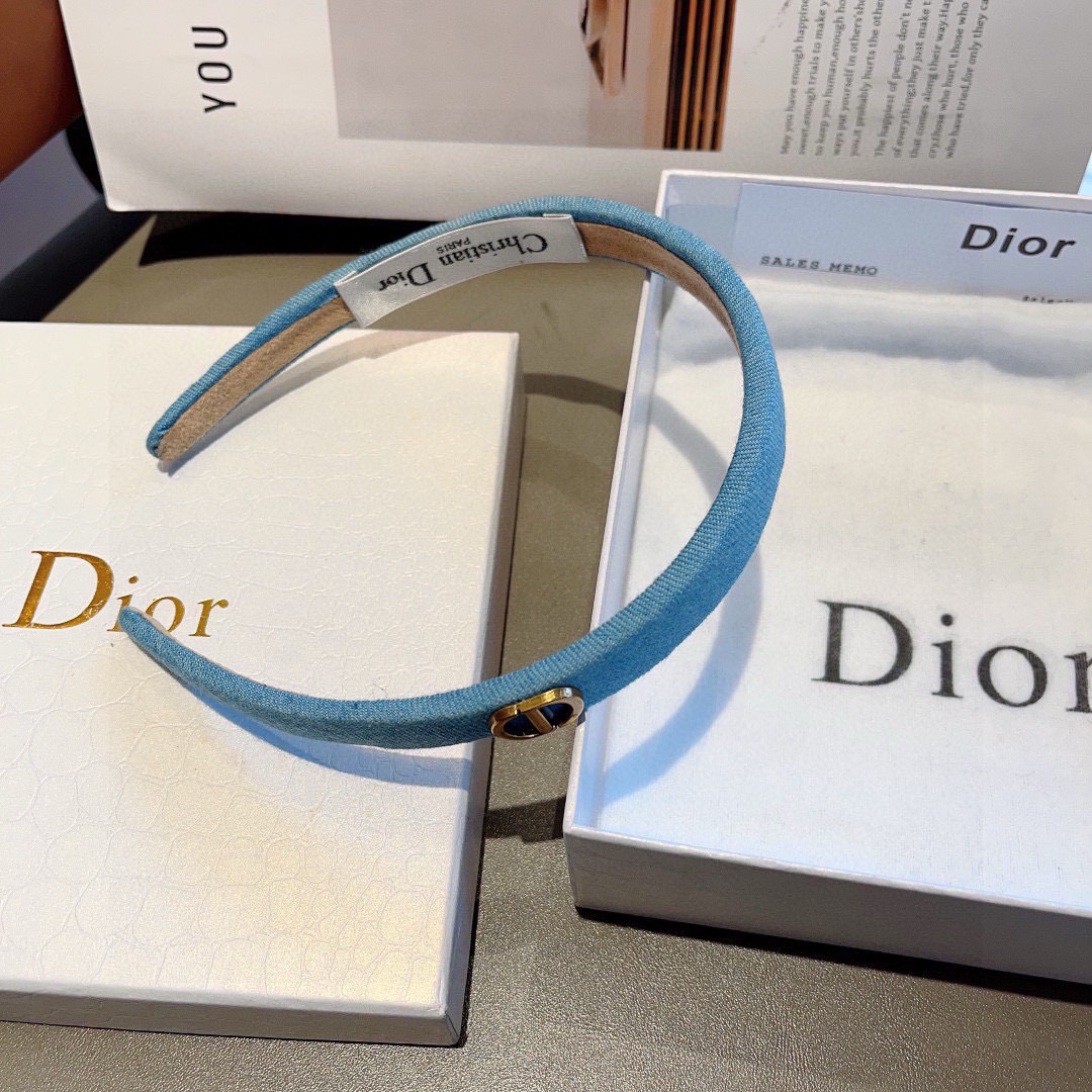 配包装
Dior（迪奥） 火爆新款窄版发箍,专柜品质 让你的魅力绽放 清新淑女范让时尚更简单。