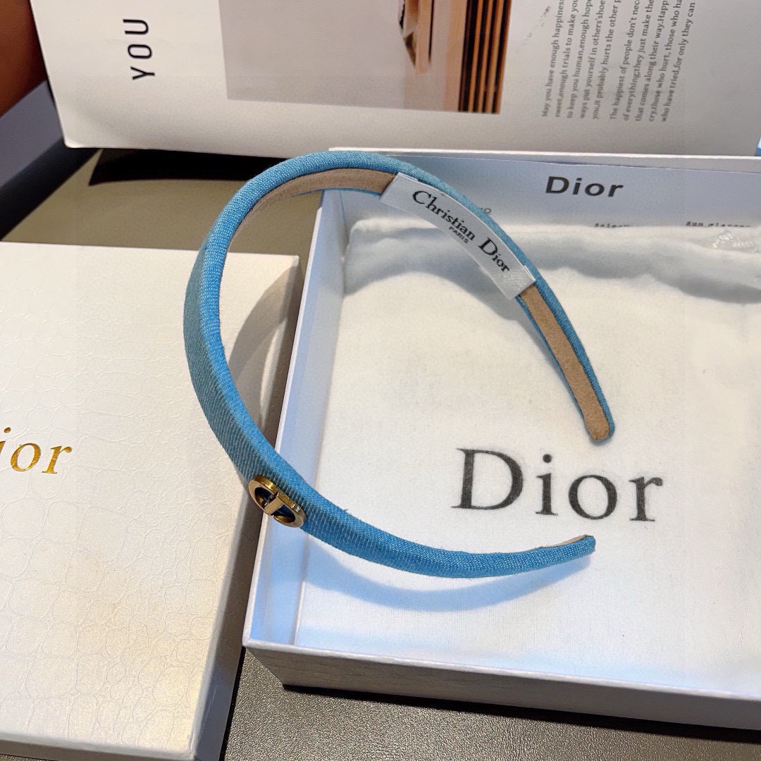 配包装
Dior（迪奥） 火爆新款窄版发箍,专柜品质 让你的魅力绽放 清新淑女范让时尚更简单。