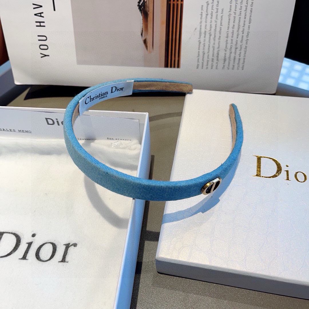 配包装
Dior（迪奥） 火爆新款窄版发箍,专柜品质 让你的魅力绽放 清新淑女范让时尚更简单。