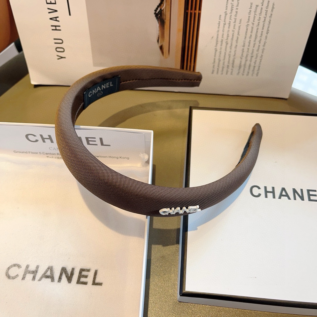 配包装
CHANEL（香奈儿）最新款小香发箍，新品巨显脸小头箍，网红爆款推荐 搭配高端双Ｃlogo ，超