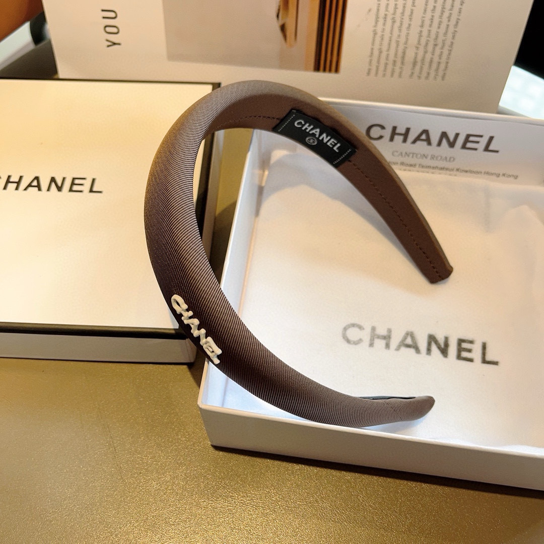 配包装
CHANEL（香奈儿）最新款小香发箍，新品巨显脸小头箍，网红爆款推荐 搭配高端双Ｃlogo ，超