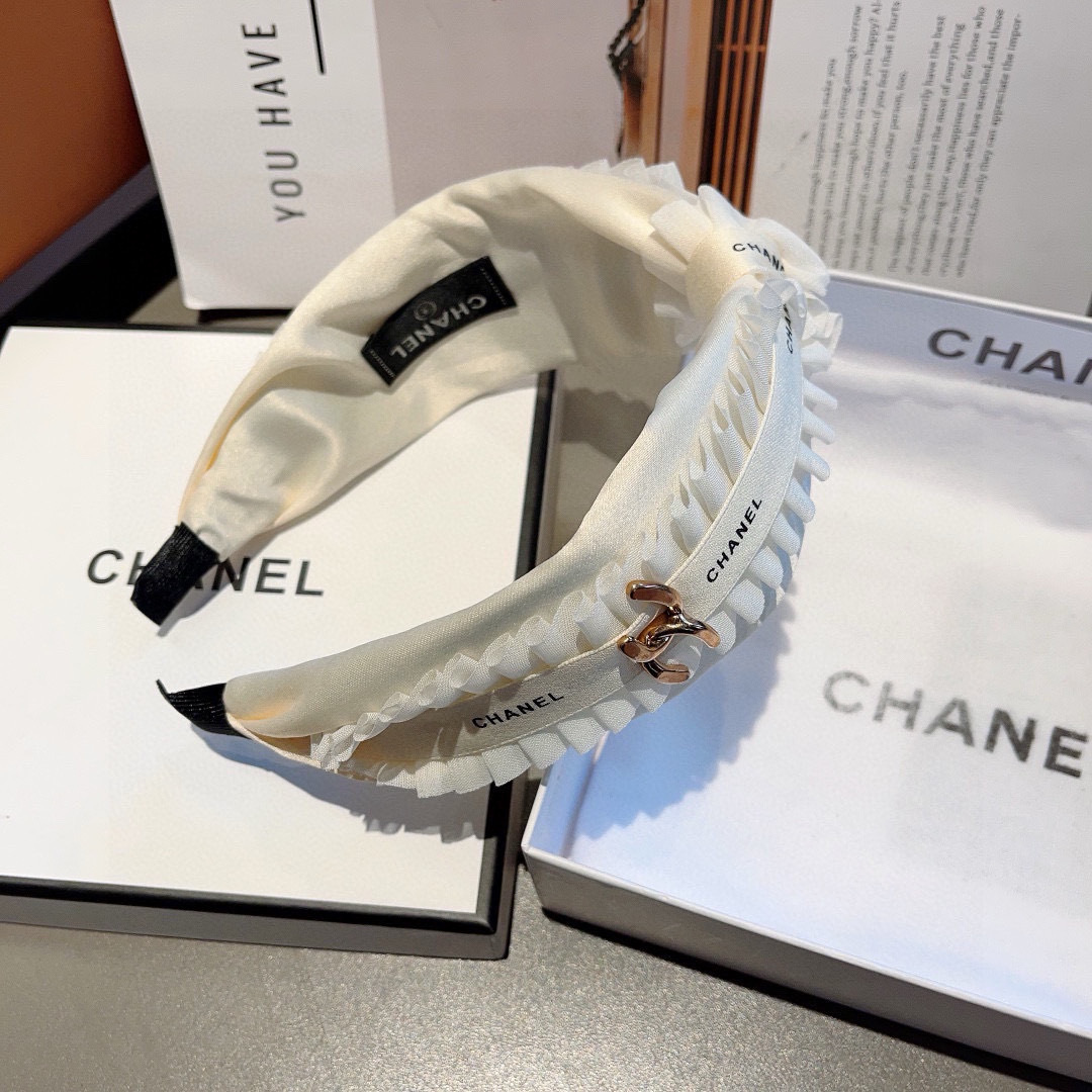 配包装
CHANEL（香奈儿）最新款小香高颅顶褶皱宽版发箍，复古头箍，网红爆款推荐 搭配高端材质，超精致