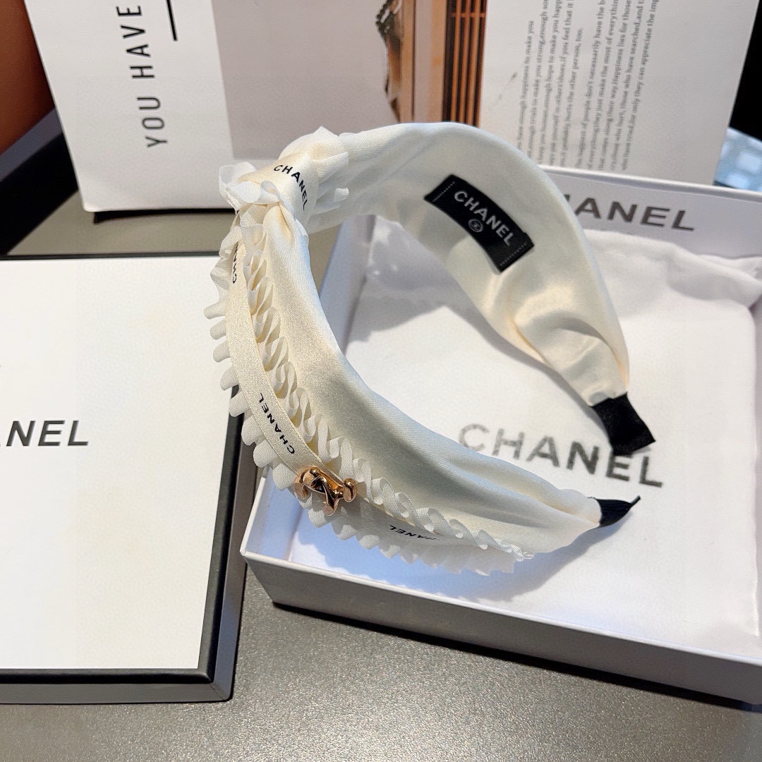 配包装
CHANEL（香奈儿）最新款小香高颅顶褶皱宽版发箍，复古头箍，网红爆款推荐 搭配高端材质，超精致